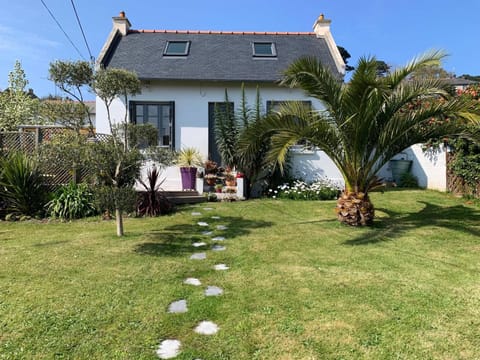 Maison de charme 3* avec jardin clos, terrasse, WIFI à 60m du Port de Perros-Guirec - FR-1-368-79 House in Perros-Guirec