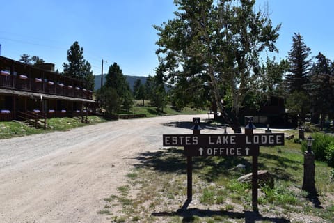Estes Lake Lodge Hotel in Estes Park