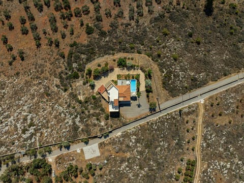 Karmilos hill villa Moradia in Chania