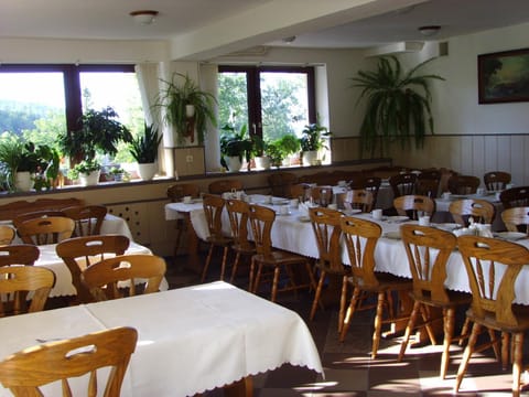 Restaurant/places to eat, Business facilities, Banquet/Function facilities, Meeting/conference room, Breakfast