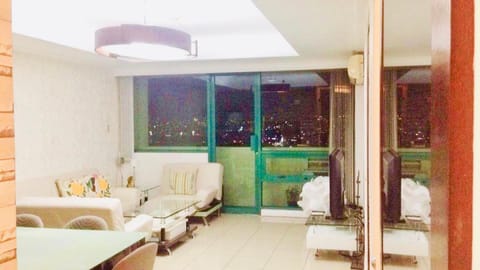 67 sqm. Condo Unit in Robinson Place Residences Eigentumswohnung in Manila City