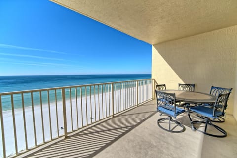 Tropical Gulf Front Condo with Picnic Area & Grills - Unit 0802 Apartment in Lower Grand Lagoon