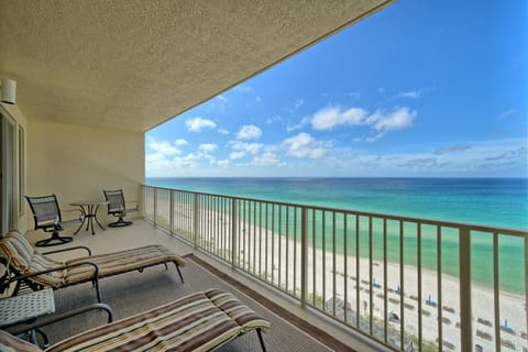 Tropical Gulf Front Condo with Picnic Area & Grills - Unit 0802 Apartment in Lower Grand Lagoon