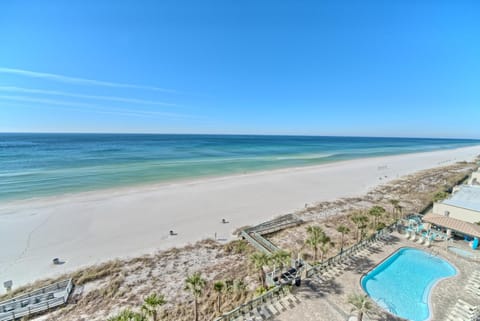 Tropical Gulf Front Condo with Picnic Area & Grills - Unit 0802 Apartment in Lower Grand Lagoon