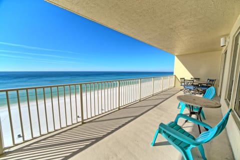 Tropical Gulf Front Condo with Picnic Area & Grills - Unit 0802 Apartment in Lower Grand Lagoon