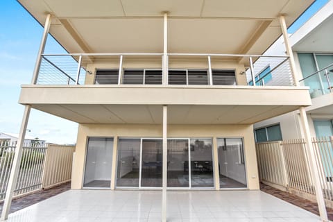 Property building, View (from property/room), Balcony/Terrace