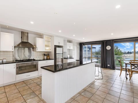 Hopkins River View House in Warrnambool