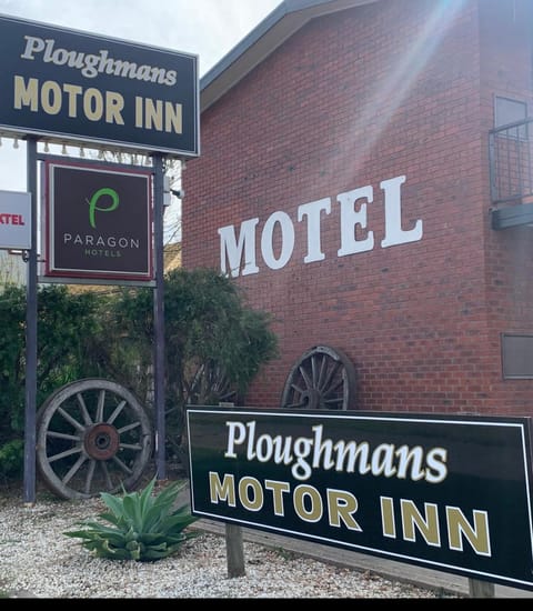 Ploughmans Motor Inn Motel in Horsham