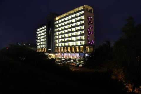 Fortune Select SG Highway, Ahmedabad - Member ITC's Hotel Group Hotel in Ahmedabad