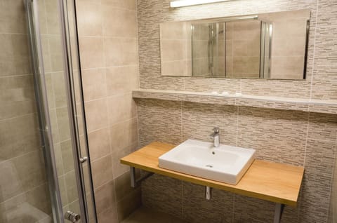 Bathroom, Photo of the whole room, Decorative detail