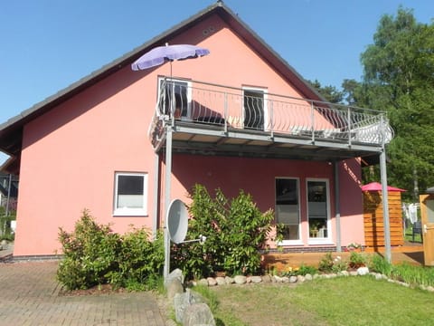 Property building, Facade/entrance, Garden, Balcony/Terrace