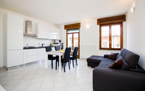 Kitchen or kitchenette, Living room, Seating area, Dining area, stove