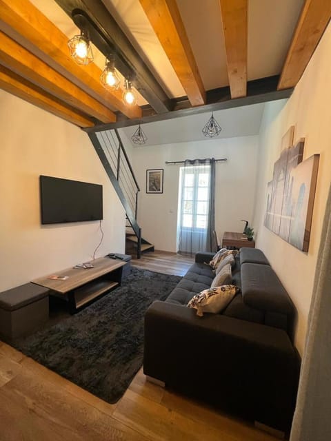 Duplex meublé face aux arènes d'ARLES Apartment in Arles