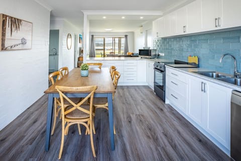 Dining area, kitchen