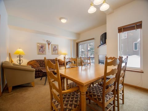 TV and multimedia, Living room, Dining area