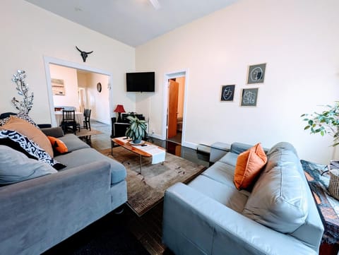 Communal lounge/ TV room, Living room, Evening entertainment