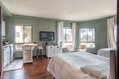 Ocean Luxury Lofts and Suites Condo in Santa Monica