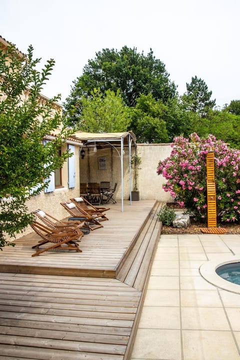 Villa in Provence with private pool Chalet in L'Isle-sur-la-Sorgue