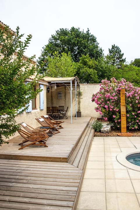 Villa in Provence with private pool Villa in L'Isle-sur-la-Sorgue