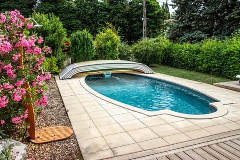 Villa in Provence with private pool Chalet in L'Isle-sur-la-Sorgue