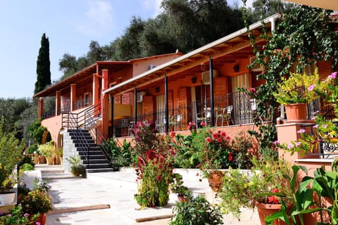 Restaurant/places to eat, Facade/entrance