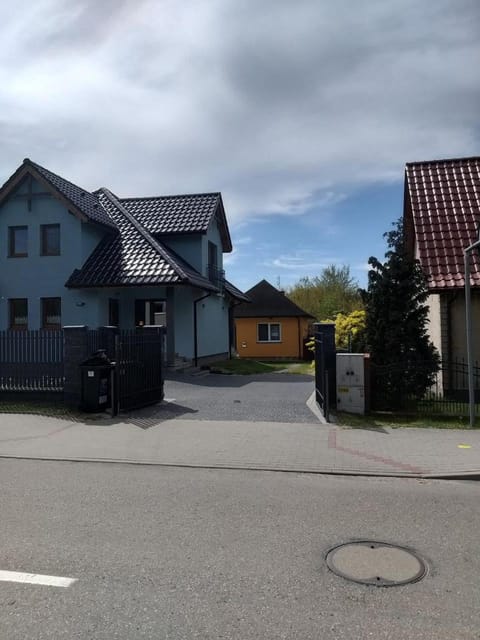 SłonecznyDom (SunnyHome) w Łunowie House in Swinoujscie