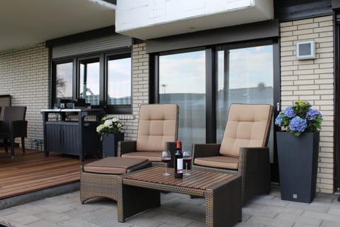 Property building, Balcony/Terrace, Seating area