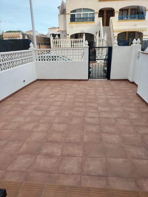 Balcony/Terrace, Street view