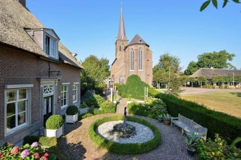 De Oude Pastorie Macharen Bed and Breakfast in North Brabant (province)