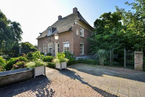 De Oude Pastorie Macharen Bed and Breakfast in North Brabant (province)