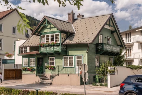Property building, Neighbourhood, Location