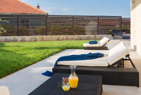 Day, Garden, View (from property/room), Balcony/Terrace, Food and drinks, Garden view, Drinks, sunbed