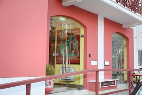 Facade/entrance