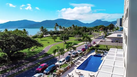 Property building, Sea view, Swimming pool