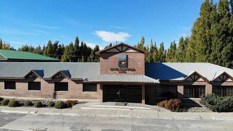 Property building, Facade/entrance, Day