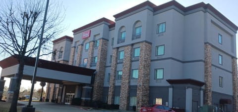 Red Roof Inn & Suites Longview Motel in Longview