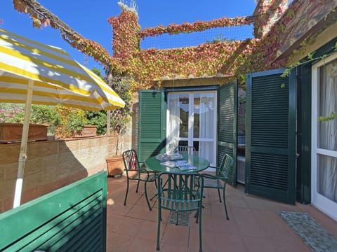 Property building, Patio, Dining area