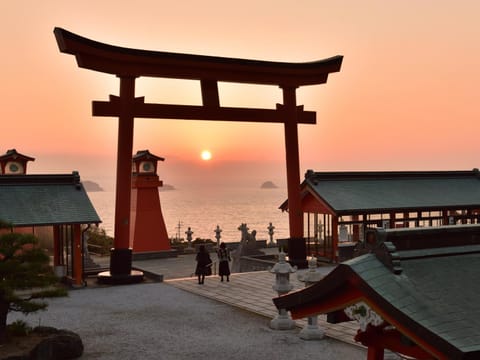 Nearby landmark, Natural landscape, Sunrise, Sunset