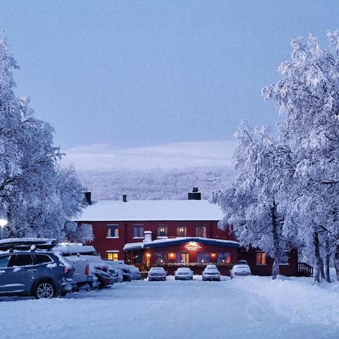 Property building, Winter, Parking