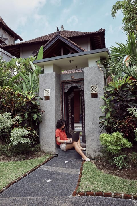 Property building, Facade/entrance, Day, People, Summer, Garden, Garden view