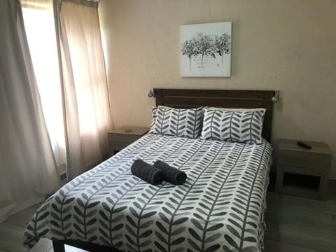 Amies Self-Catering Apartments Condo in Cape Town