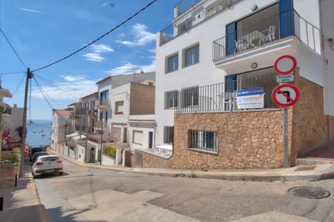 Sant Roc Apartments a Minute From The Beach Apartment in Calella de Palafrugell