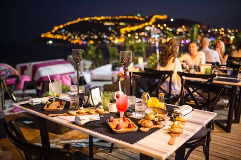 Restaurant/places to eat, Night, People, Natural landscape, View (from property/room), Balcony/Terrace, Food and drinks, Banquet/Function facilities, Food, City view, Sea view, Dinner, Drinks, Alcoholic drinks, group of guests