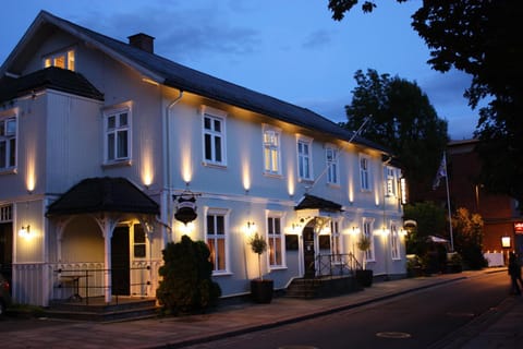 Facade/entrance, Night