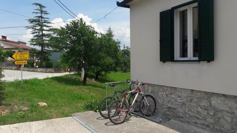 Facade/entrance, Cycling, On site