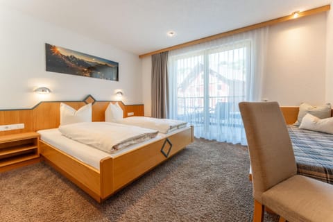 Bed, Photo of the whole room, Seating area, Bedroom