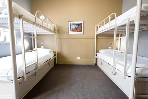 Bedroom, bunk bed