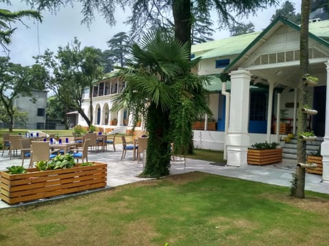 Hotel Pine Retreat Mallroad Hotel in Uttarakhand