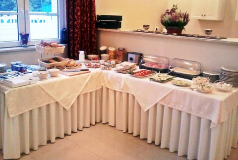 Food and drinks, Food, Breakfast, Continental breakfast, Buffet breakfast