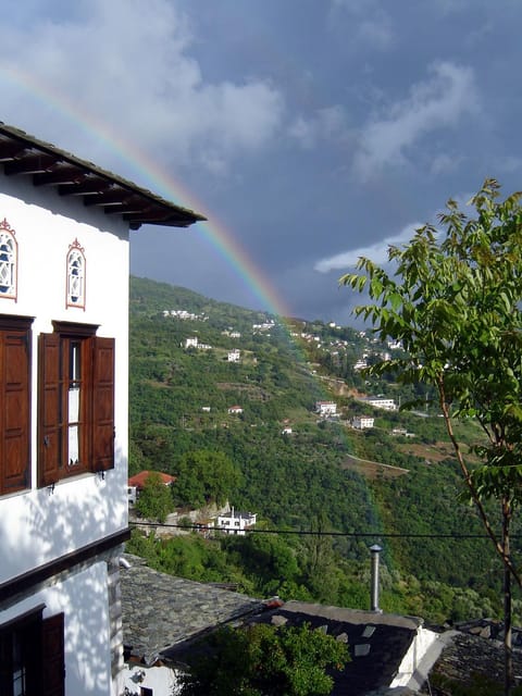 Archontiko Repana - Makrinitsa Stone Retreat Bed and Breakfast in Magnesia Prefecture, Greece